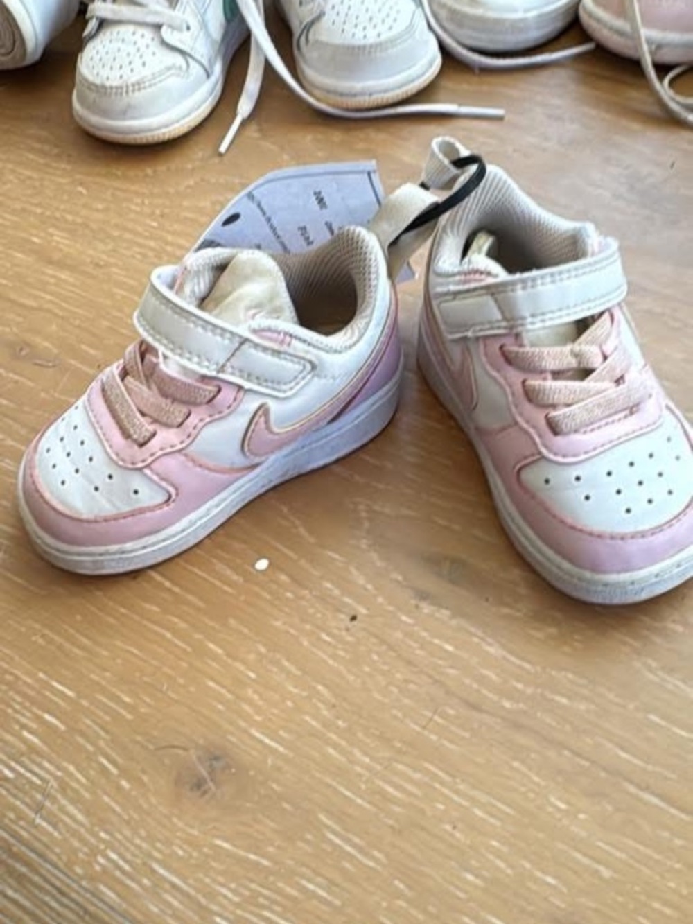 Nike Kids Pink and White Low-Top Sneakers with Hook-and-Loop Strap